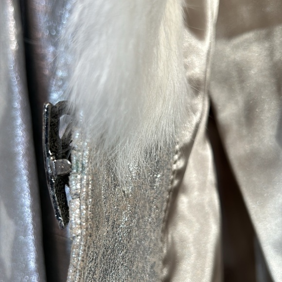 BEBE Silver metallic leather white fur trim collar/cuff trench coach large Y2K - Picture 5 of 12